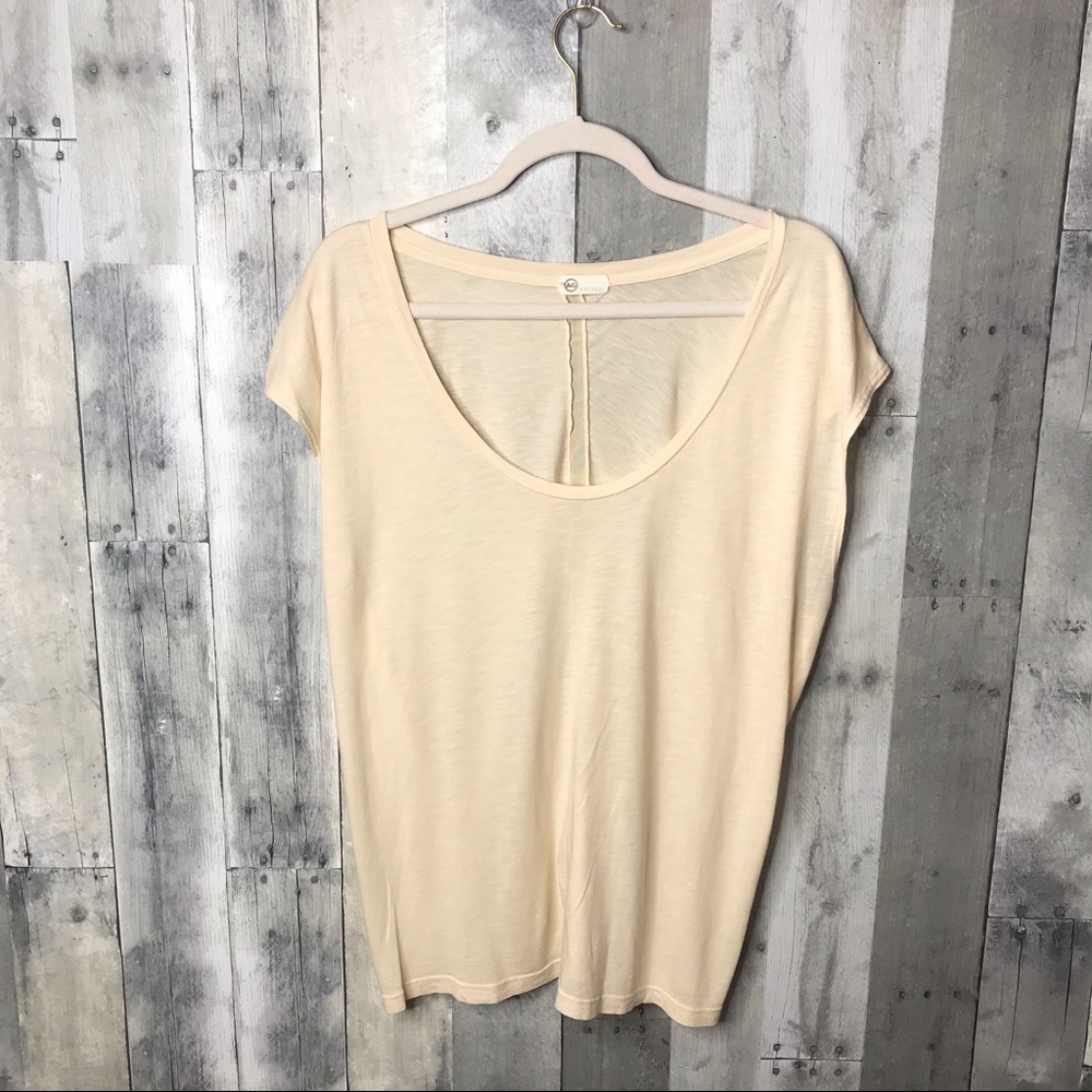 AG Cream Tee Size Medium H16